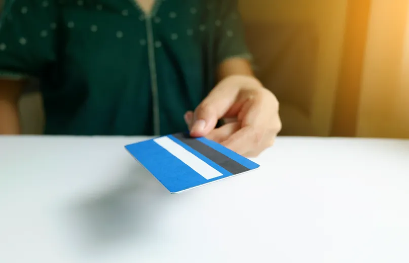 a-plasztik-ajandekkartya-pszichologiaja-miert-koltenek-tobbet Plasztik ajándékkártya