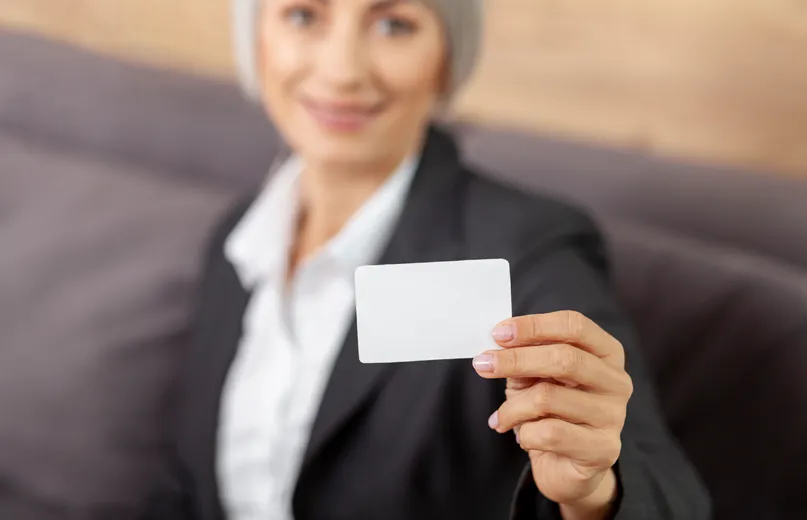 Ékszer- és óraipar: Miért a plasztik garancia kártya a szakma aranyszabálya?